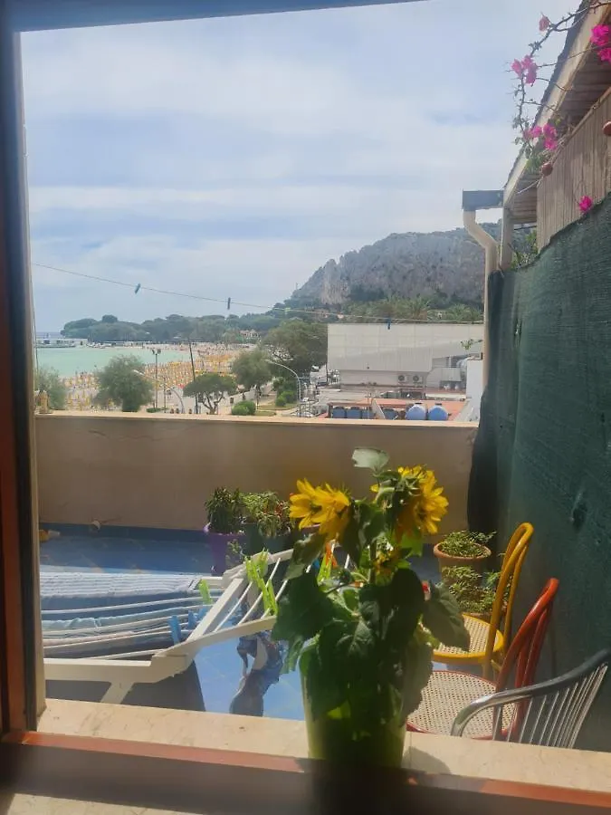 Hotel Camera Con Bagno Condiviso Di Fronte Spiaggia Mondello Gasthof
