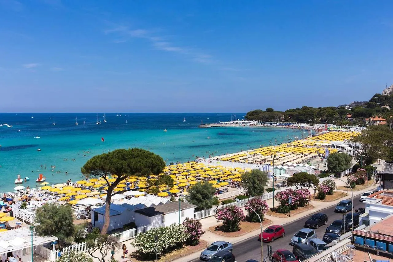 Hotel Camera Con Bagno Condiviso Di Fronte Spiaggia Mondello