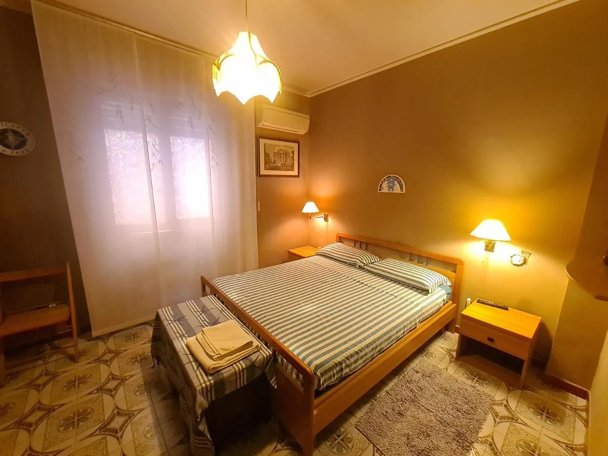 Hotel Camera Con Bagno Condiviso Di Fronte Spiaggia Mondello Gasthof